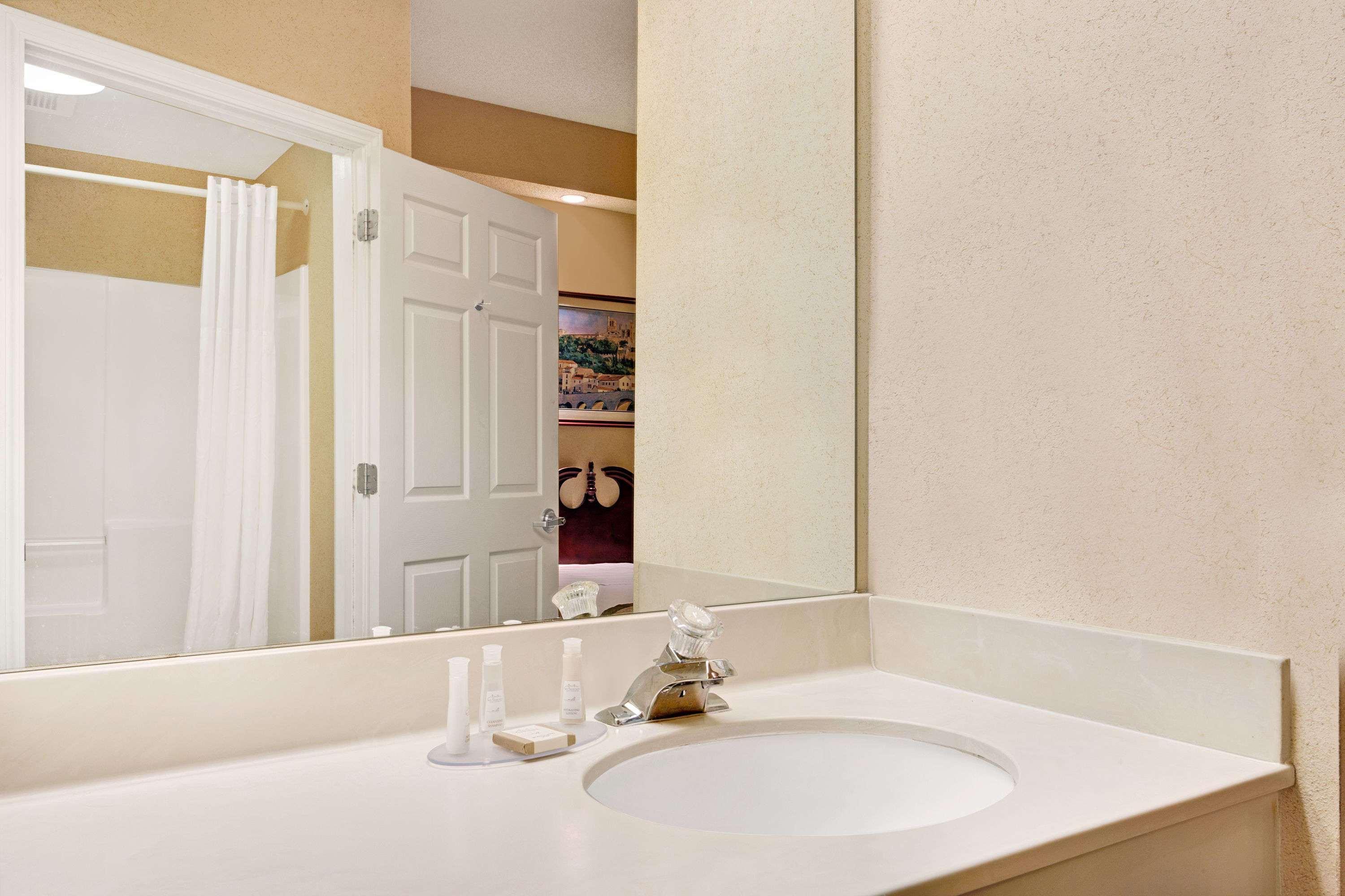 Baymont By Wyndham Pearl Quarto foto