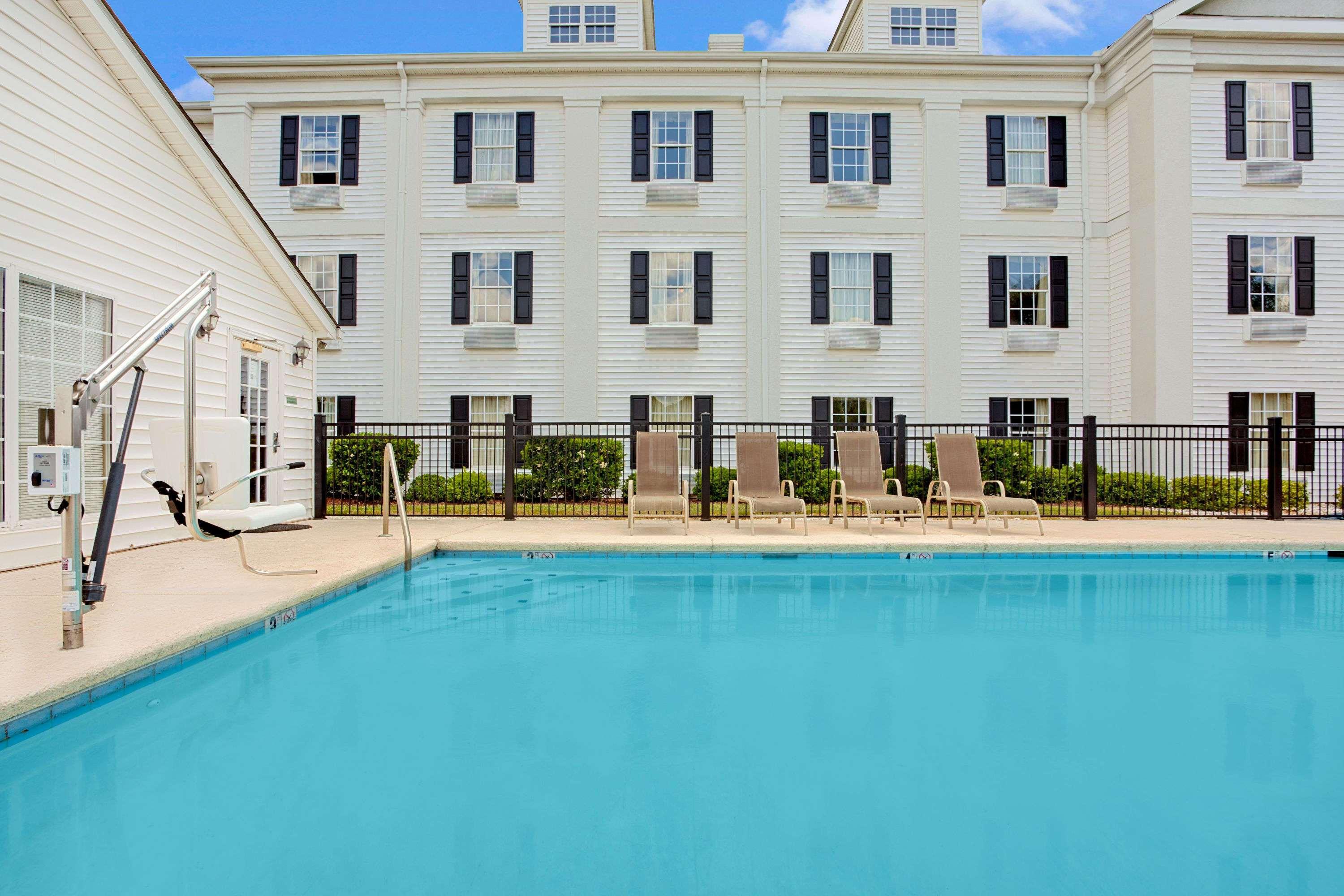 Baymont By Wyndham Pearl Exterior foto